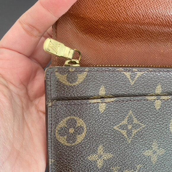 Louis Vuitton Monogram Sarah Wallet - Picture 9 of 16